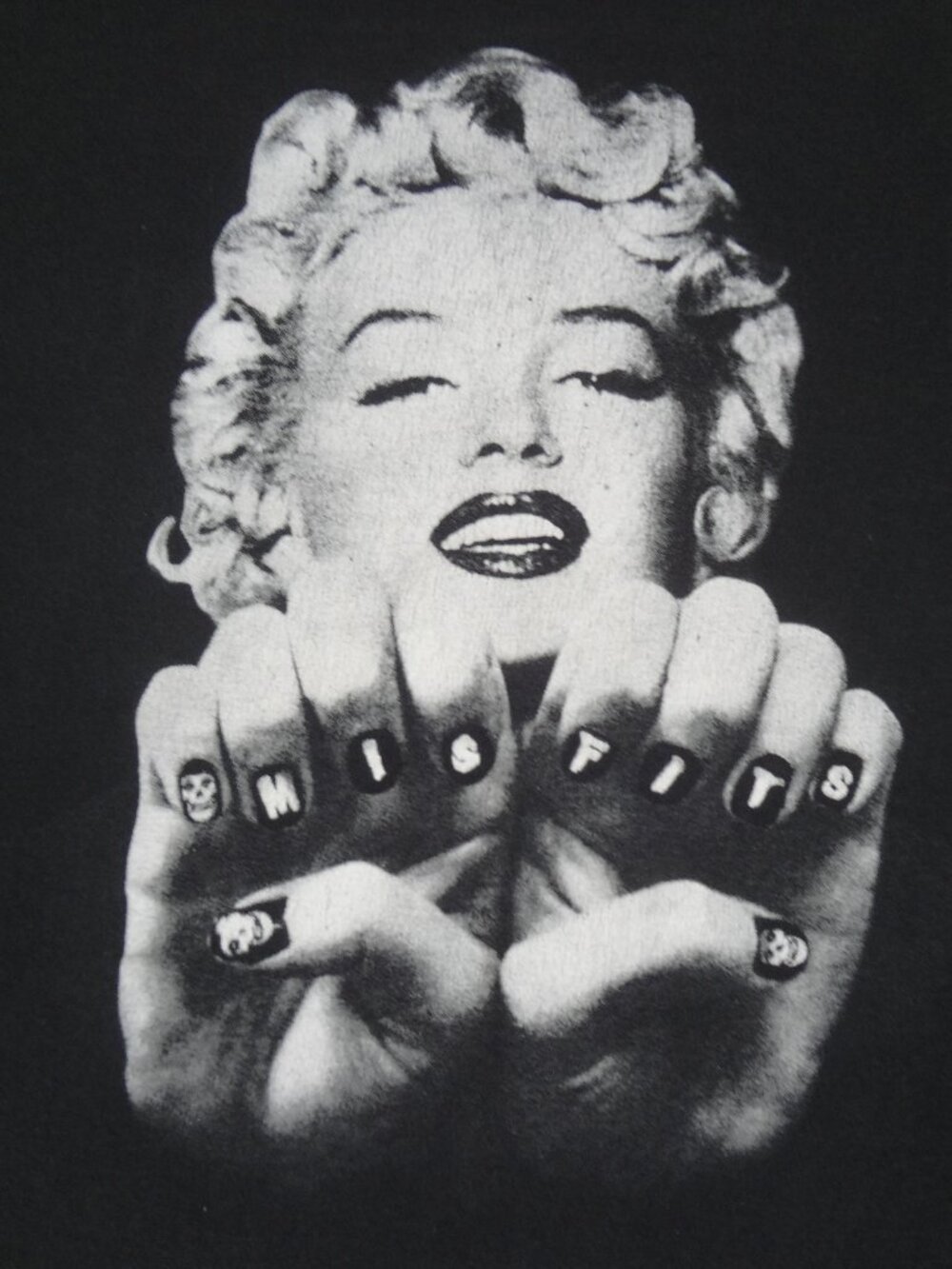 MISFITS MARILYN MONROE FIEND NAILS DONE - BLACK MEDIUM T-SHIRT L780